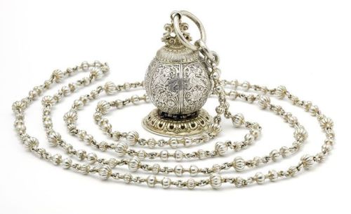 Pomander and Chain, 1620. Gilded silver. 6,3 cm high. German. Via wartskiSix segments released by a 