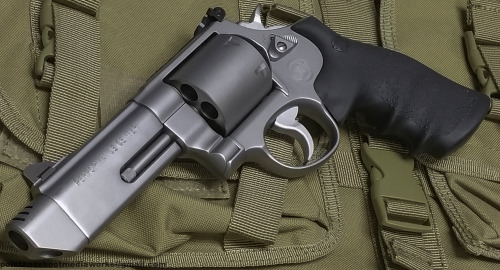 pointandshootmediaworks:  S&W Performance Center 44 Magnum.