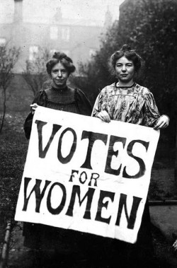 feuille-d-automne:  Annie Kenney and Christabel Pankhurst 