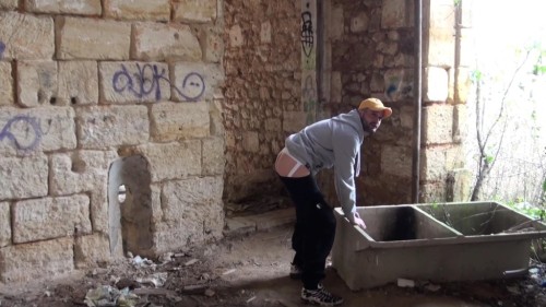 fluxercz:  French Dudes – Hookup at the old abandoned house – Mike Tiger & Diego Delavega