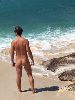 omgnakedmalecelebs1:Whoomp there’s my butt!