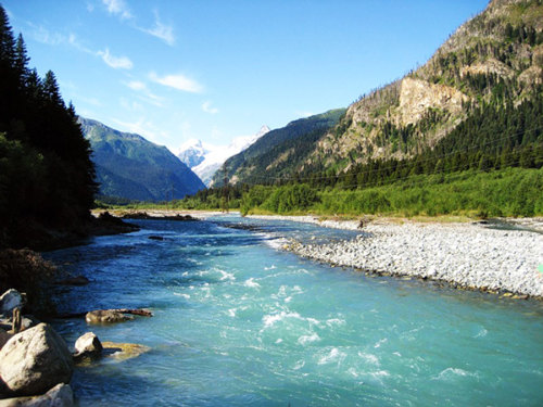 ma-legohouse:Despite it’s beauty lake Karachay is known as the most radioactive lake worldwide.Becau