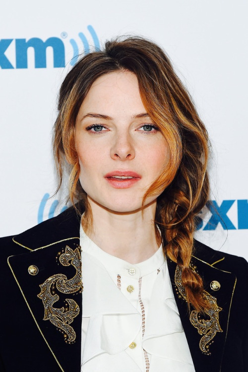 rebeccalouisaferguson:Rebecca Ferguson poses for photographers whilst promoting LIFE on SiriusXm (20