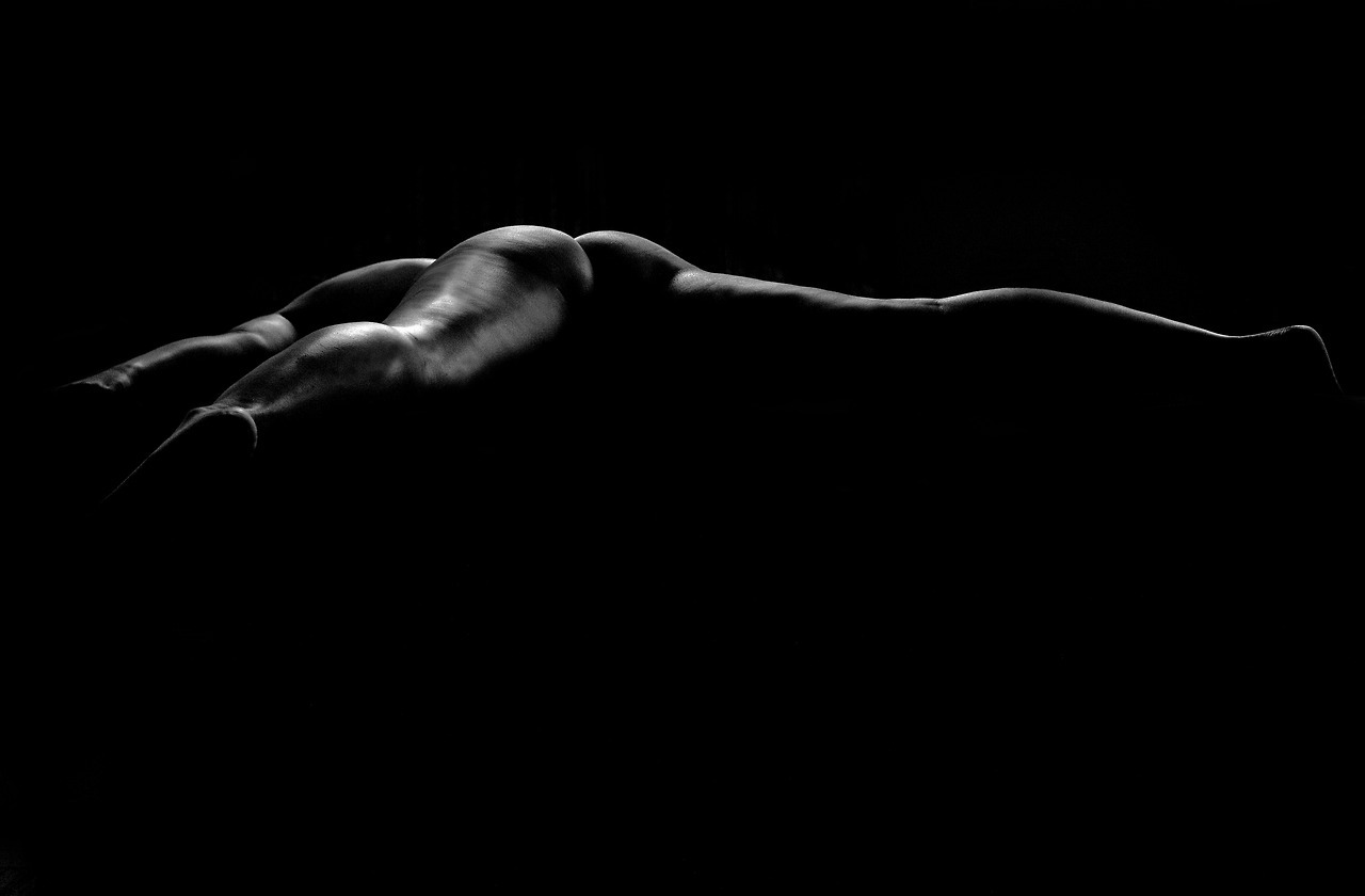 nicholasadamnudes:curves,lines,shadow and a touch of light