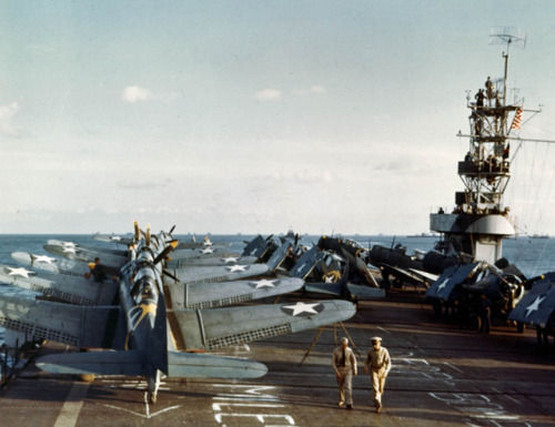 Porn retrowar:  USS Santee (ACV-29) during Operation photos