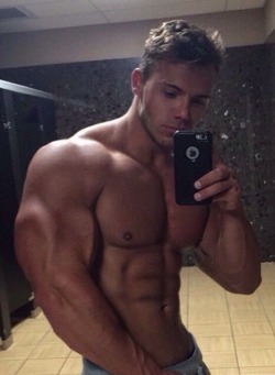 Muscle Selfies