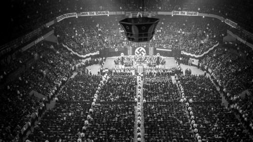 Madison square garden. On February 20, 1939, 22000 members of the German American Bund, a pro-Nazi group, met for a political meeting. Nazis in New York Check this blog!