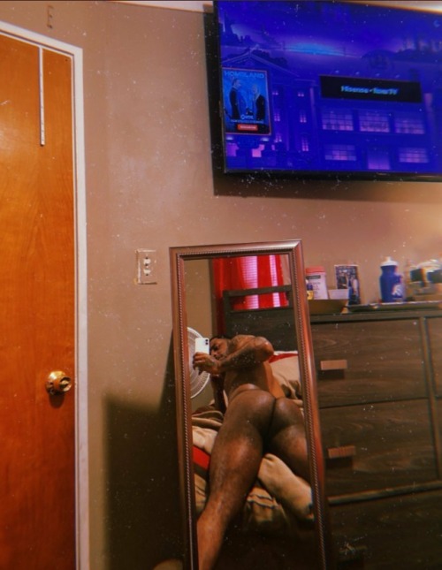 strokemybigdick-deactivated2023:missnlinc:Smash R Pass 💦👉🏾That ass though