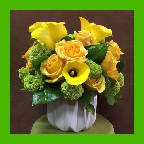 Remember Mama For Mother's Day! Yellow Is The Black! Loving These Yellow Calla Lilies Combined With Yellow