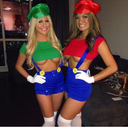 halloweenisforthesexy: Mario & Luigi underboob is ALWAYS a crowd pleaser!