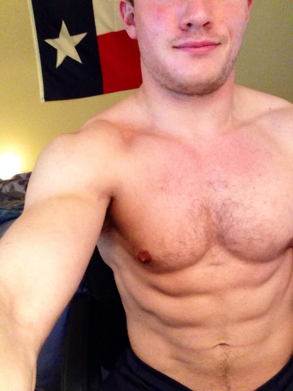 straightmenworshipping:  straight hottie from dallas, TX hot abs!