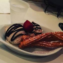 This place was awesome fam! #churroscalientes #vanessamayonesa  (at Churros Calientes)