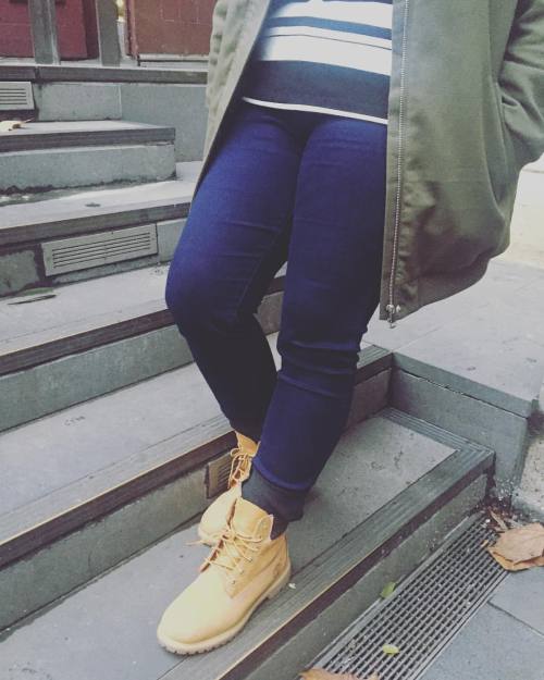 New post’s up! My obsession worh high-waisted denim continued… Shop for jeans now @glue