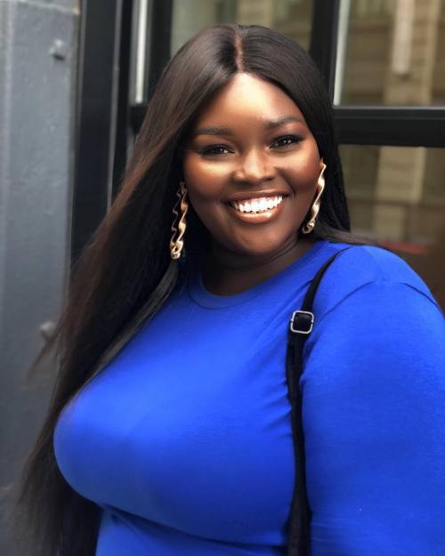 BEHOLD THE UNPARALLELED BEAUTY OF DARK SKIN BLACK WOMEN. YOU'RE WELCOME.