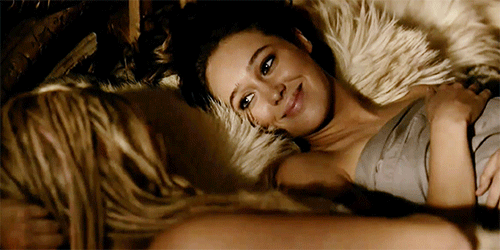 mrslexagriffin:  Lexa finally being happy.
