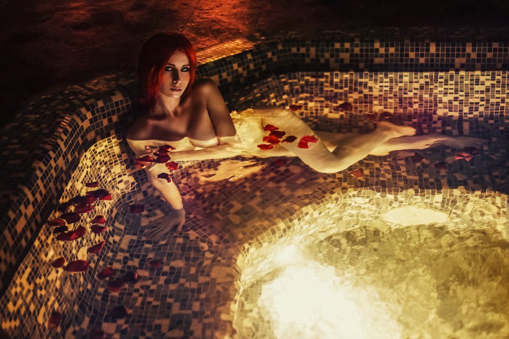 Triss Merigold  Cosplay The Witcher 2 by elenasamko 