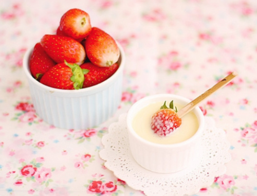 sakuraojousama:  strawberry sweets by bossacafez 