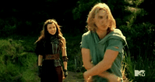 boytrappedinthcloset:  Austin Butler shirtless and wet in The Shannara Chronicles