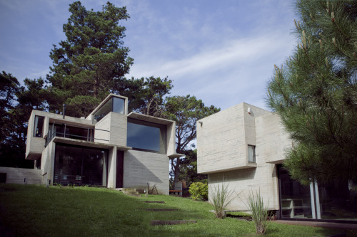 nonconcept:  V D SET, Mar Azul, Argentina by BAK Architects. (Photography: Ines Tanoira)