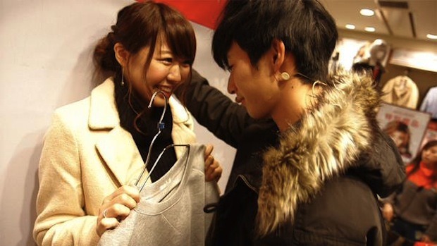 jaesama:  So there’s this popular trend in Japan right now called the “kabe-don.”