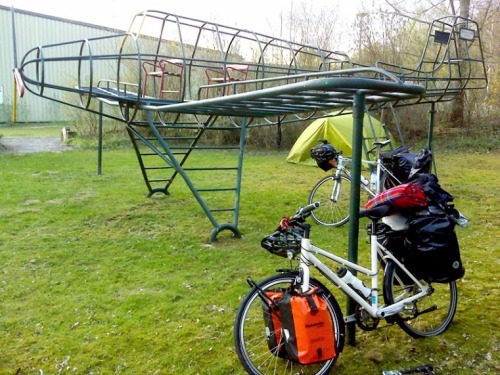 zweitfraulove:  We had the opportunity to put up our tent at an airfield.