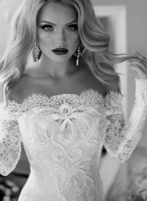 princesse-pastel-rose: Long sleeved lace dress ♥️ Source: weddingbee.com