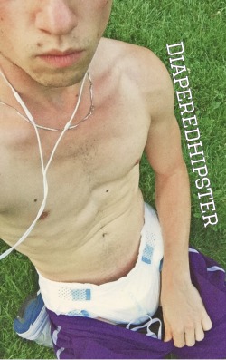 diaperedhipster:  Forgot my gym closes early on Saturdays so I had to burn my pre-workout energy in the park.