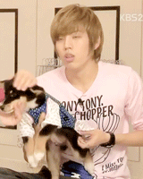 jangdogwoof:  Dongwoo + dogs 