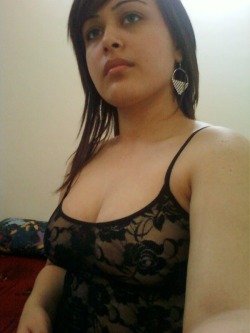 sexysouthasians:Pretty Desi in cam show 