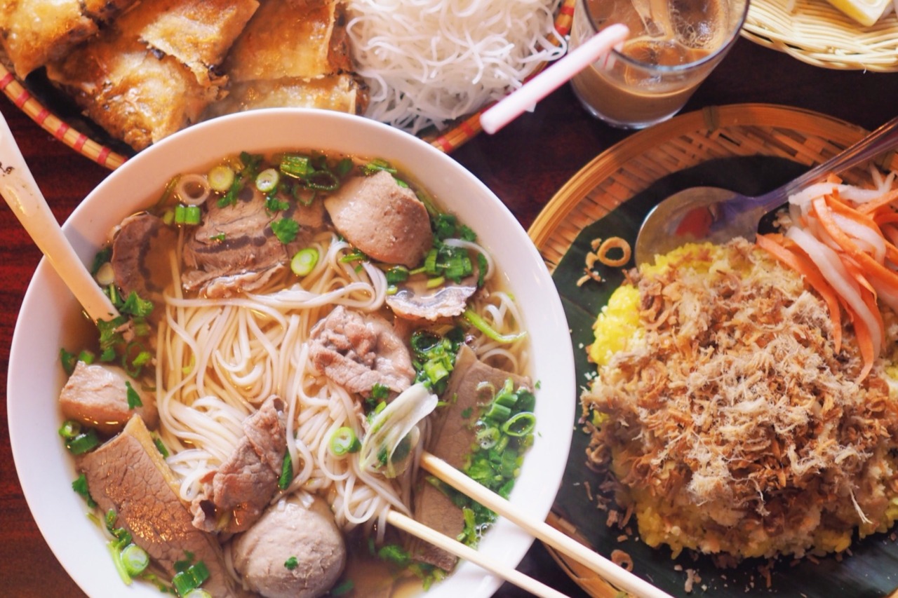 Mr. Red Cafe x Grandview-Woodland.
• Bún nem cua bể (deep fried crab meet rolls with vermicelli noodles).
• Phở bò đặc biệt (special beef noodle soup).
• Xôi khúc vừng lạc (sticky rice and mung bean dumplings).