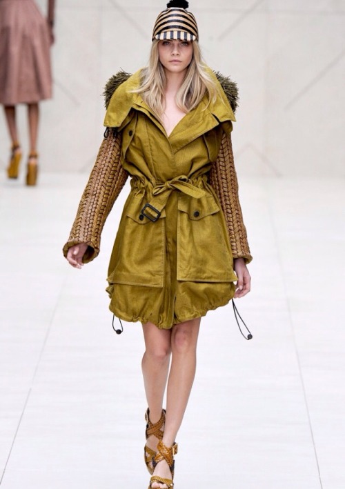 Opening & Closing Burberry S/S 2012