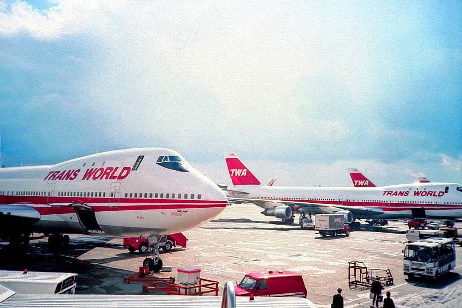 uppiluften:  TWA Jumbo Jets at LHR, 1984. [x]
