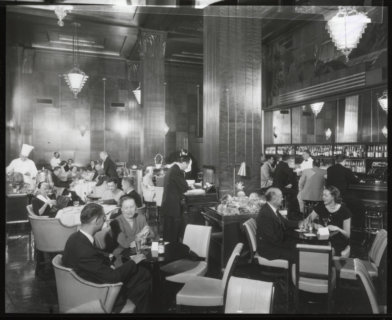 memoriastoica:  Redwood Room in the Clift Hotel, San Francisco. Circa 1950s. 