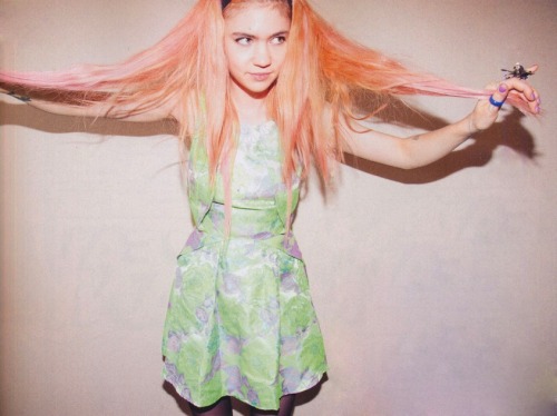 Grimes has a new song!