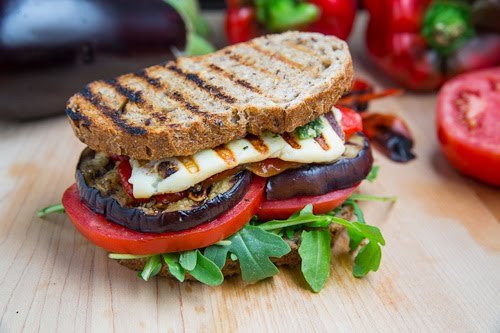 happyvibes-healthylives:Grilled Eggplant, Pepper and Halloumi Cheese Sandwich