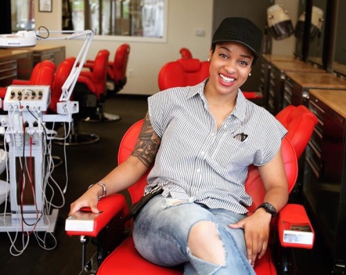 cee-epizenith:  hoetivities:  iamrushin:  black-exchange:  She’s The Barber (Phylicia Goins - FE)  www.shesthebarber.com // IG: shesthebarber   Washington, DC  CLICK HERE for more black-owned businesses!  shes in DC!??! oh snap…   I need her.  Dc!!