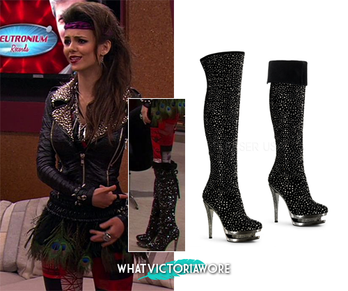 Tee shirt worn by Tori Vega (Victoria Justice) in Victorious (S01E03)