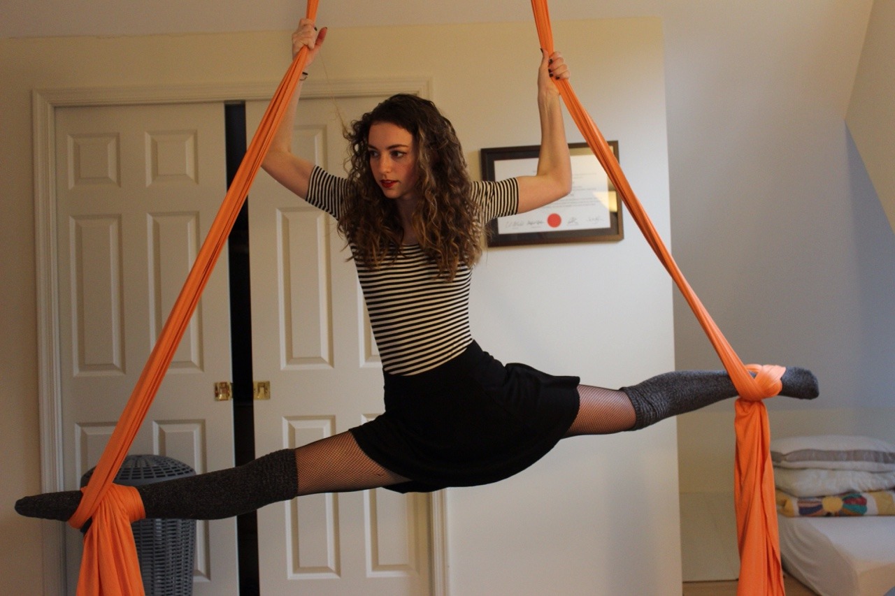 carbon-dio-xide:  Me Myself &amp; I on silks, static and lyra. I havent been