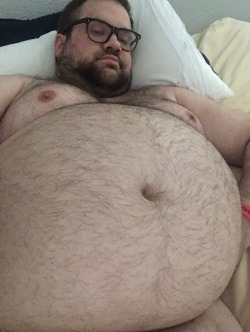 thatonebigchub:  So who wants to faceplant that gut?