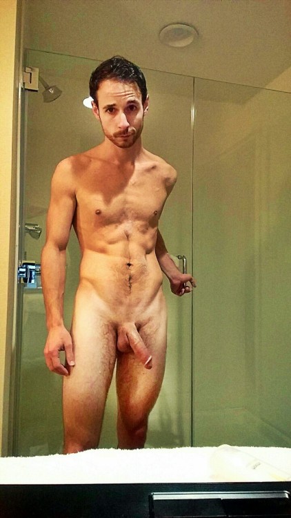 brainjock:  Hung NYC marathoner!  This hot 32 yo italian loves 2 things: running and showing his cock off online! That hung cock looks enormous despite the fact that this bro is 6'5!