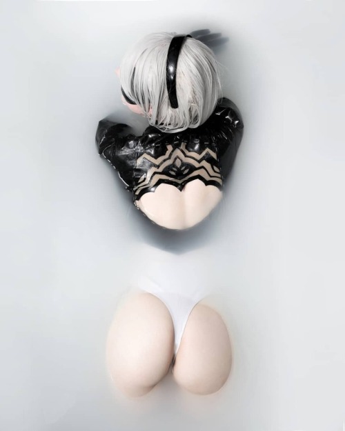 Poisonne as Latex 2B from Nier Automata