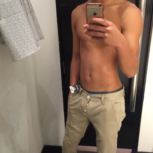 navyboiboi:  hotsingaporeboys:  Darren  Like the ACS boys