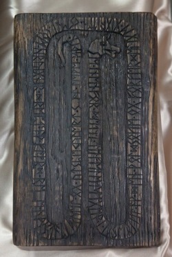 planetvalium:  Detail view an oaken casket