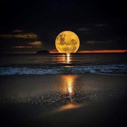 Deepsoulfury:  The Moon Sails On The Sea 