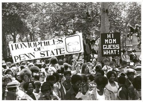 &ldquo;Hi Mom Guess What!&rdquo; Philadelphia Gay Pride Rally, June 11, 1972. Photo by Kay Tobin, @