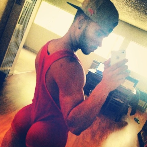 kingschlong:  Will always reblog this guy www.kingschlong.tumblr.com 