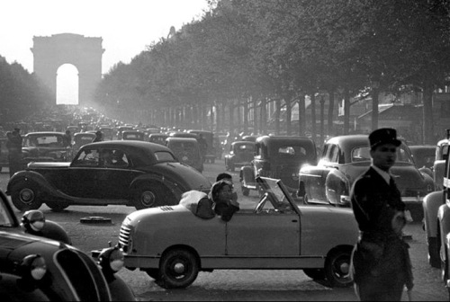 Ernst Haas Champs Élysées Paris 1955