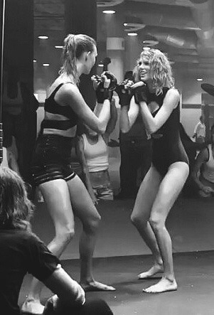deandaydream:Karlie Kloss and Taylor Swift