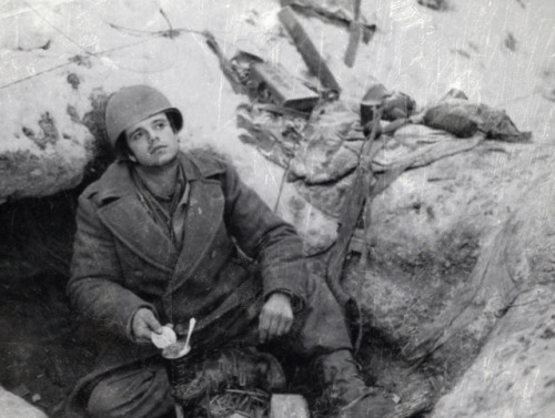 praximeter: First Sergeant James Barnes in his foxhole, Thanksgiving 1944 in the Hürtgen Forest