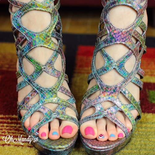 femalefeet99: sman81: Cute and colourful! Holy fuck